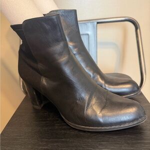Stuart Weitzman Black Leather Ankle Boots Mid Heel Size 9